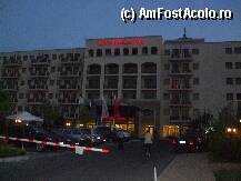 [P01] Intrarea in hotel si parte din parcarea cu plata » foto by mihaiu77
 - 
<span class="allrVoted glyphicon glyphicon-heart hidden" id="av10742"></span>
<a class="m-l-10 hidden" id="sv10742" onclick="voting_Foto_DelVot(,10742,649)" role="button">șterge vot <span class="glyphicon glyphicon-remove"></span></a>
<a id="v910742" class=" c-red"  onclick="voting_Foto_SetVot(10742)" role="button"><span class="glyphicon glyphicon-heart-empty"></span> <b>LIKE</b> = Votează poza</a> <img class="hidden"  id="f10742W9" src="/imagini/loader.gif" border="0" /><span class="AjErrMes hidden" id="e10742ErM"></span>