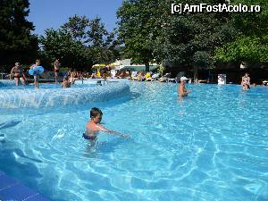 [P06] Piscina era deschisa de la orele 7-8 pana la 18, urmand ca mai apoi sa inceapa tratarea si curatarea ei » foto by E.Laura
 - 
<span class="allrVoted glyphicon glyphicon-heart hidden" id="av339903"></span>
<a class="m-l-10 hidden" id="sv339903" onclick="voting_Foto_DelVot(,339903,650)" role="button">șterge vot <span class="glyphicon glyphicon-remove"></span></a>
<a id="v9339903" class=" c-red"  onclick="voting_Foto_SetVot(339903)" role="button"><span class="glyphicon glyphicon-heart-empty"></span> <b>LIKE</b> = Votează poza</a> <img class="hidden"  id="f339903W9" src="/imagini/loader.gif" border="0" /><span class="AjErrMes hidden" id="e339903ErM"></span>