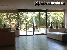[P19] Una dintre intrări în hotel. Cum se iese, pe parte stângă și pe partea dreaptă se află restaurantul a la carte, Dolce Vita.  » foto by Leono
 - 
<span class="allrVoted glyphicon glyphicon-heart hidden" id="av448753"></span>
<a class="m-l-10 hidden" id="sv448753" onclick="voting_Foto_DelVot(,448753,679)" role="button">șterge vot <span class="glyphicon glyphicon-remove"></span></a>
<a id="v9448753" class=" c-red"  onclick="voting_Foto_SetVot(448753)" role="button"><span class="glyphicon glyphicon-heart-empty"></span> <b>LIKE</b> = Votează poza</a> <img class="hidden"  id="f448753W9" src="/imagini/loader.gif" border="0" /><span class="AjErrMes hidden" id="e448753ErM"></span>