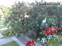 [P16] Grand Hotel Varna - printre arborii imensi se zareste o parte din piscin exterioara si barul piscinei » foto by essib*
 - 
<span class="allrVoted glyphicon glyphicon-heart hidden" id="av289281"></span>
<a class="m-l-10 hidden" id="sv289281" onclick="voting_Foto_DelVot(,289281,679)" role="button">șterge vot <span class="glyphicon glyphicon-remove"></span></a>
<a id="v9289281" class=" c-red"  onclick="voting_Foto_SetVot(289281)" role="button"><span class="glyphicon glyphicon-heart-empty"></span> <b>LIKE</b> = Votează poza</a> <img class="hidden"  id="f289281W9" src="/imagini/loader.gif" border="0" /><span class="AjErrMes hidden" id="e289281ErM"></span>