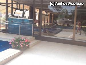 [P46] In coltul din stanga 'culuarul piscina' si in fata piscina cu apa termala » foto by irina.ciobanu
 - 
<span class="allrVoted glyphicon glyphicon-heart hidden" id="av433785"></span>
<a class="m-l-10 hidden" id="sv433785" onclick="voting_Foto_DelVot(,433785,679)" role="button">șterge vot <span class="glyphicon glyphicon-remove"></span></a>
<a id="v9433785" class=" c-red"  onclick="voting_Foto_SetVot(433785)" role="button"><span class="glyphicon glyphicon-heart-empty"></span> <b>LIKE</b> = Votează poza</a> <img class="hidden"  id="f433785W9" src="/imagini/loader.gif" border="0" /><span class="AjErrMes hidden" id="e433785ErM"></span>