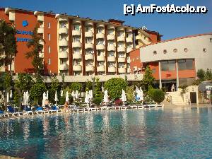 [P29] Piscina mare dimineata.  » foto by kiki
 - 
<span class="allrVoted glyphicon glyphicon-heart hidden" id="av433301"></span>
<a class="m-l-10 hidden" id="sv433301" onclick="voting_Foto_DelVot(,433301,68)" role="button">șterge vot <span class="glyphicon glyphicon-remove"></span></a>
<a id="v9433301" class=" c-red"  onclick="voting_Foto_SetVot(433301)" role="button"><span class="glyphicon glyphicon-heart-empty"></span> <b>LIKE</b> = Votează poza</a> <img class="hidden"  id="f433301W9" src="/imagini/loader.gif" border="0" /><span class="AjErrMes hidden" id="e433301ErM"></span>