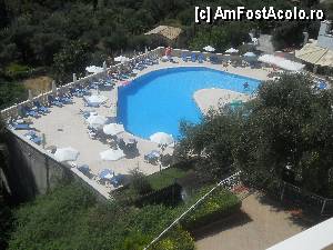 [P10] Vedere din balcon, in dreapta, piscina Hotelului Aloha, la care aveti acces cu conditia sa consunati ceva de la bar » foto by noi doi
 - 
<span class="allrVoted glyphicon glyphicon-heart hidden" id="av365464"></span>
<a class="m-l-10 hidden" id="sv365464" onclick="voting_Foto_DelVot(,365464,680)" role="button">șterge vot <span class="glyphicon glyphicon-remove"></span></a>
<a id="v9365464" class=" c-red"  onclick="voting_Foto_SetVot(365464)" role="button"><span class="glyphicon glyphicon-heart-empty"></span> <b>LIKE</b> = Votează poza</a> <img class="hidden"  id="f365464W9" src="/imagini/loader.gif" border="0" /><span class="AjErrMes hidden" id="e365464ErM"></span>