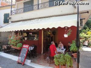 [P22] Sinarades un sat traditional din vecinatatea statiunii si taverna lui Vasilakis, un grec batran deosebit. Are un vin alb extraordinar din propria recolta.  » foto by livioarel*
 - 
<span class="allrVoted glyphicon glyphicon-heart hidden" id="av533398"></span>
<a class="m-l-10 hidden" id="sv533398" onclick="voting_Foto_DelVot(,533398,680)" role="button">șterge vot <span class="glyphicon glyphicon-remove"></span></a>
<a id="v9533398" class=" c-red"  onclick="voting_Foto_SetVot(533398)" role="button"><span class="glyphicon glyphicon-heart-empty"></span> <b>LIKE</b> = Votează poza</a> <img class="hidden"  id="f533398W9" src="/imagini/loader.gif" border="0" /><span class="AjErrMes hidden" id="e533398ErM"></span>