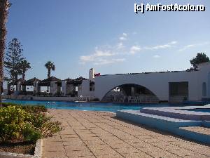 [P10] In fata barul de la piscina » foto by Dorotea
 - 
<span class="allrVoted glyphicon glyphicon-heart hidden" id="av348707"></span>
<a class="m-l-10 hidden" id="sv348707" onclick="voting_Foto_DelVot(,348707,681)" role="button">șterge vot <span class="glyphicon glyphicon-remove"></span></a>
<a id="v9348707" class=" c-red"  onclick="voting_Foto_SetVot(348707)" role="button"><span class="glyphicon glyphicon-heart-empty"></span> <b>LIKE</b> = Votează poza</a> <img class="hidden"  id="f348707W9" src="/imagini/loader.gif" border="0" /><span class="AjErrMes hidden" id="e348707ErM"></span>