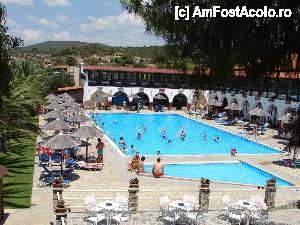 [P08] Aerobic in piscina » foto by VICTOR BH
 - 
<span class="allrVoted glyphicon glyphicon-heart hidden" id="av460300"></span>
<a class="m-l-10 hidden" id="sv460300" onclick="voting_Foto_DelVot(,460300,684)" role="button">șterge vot <span class="glyphicon glyphicon-remove"></span></a>
<a id="v9460300" class=" c-red"  onclick="voting_Foto_SetVot(460300)" role="button"><span class="glyphicon glyphicon-heart-empty"></span> <b>LIKE</b> = Votează poza</a> <img class="hidden"  id="f460300W9" src="/imagini/loader.gif" border="0" /><span class="AjErrMes hidden" id="e460300ErM"></span>