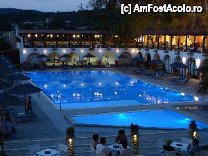 [P09] Piscina seara - de pe treptele Vile 13 » foto by VICTOR BH
 - 
<span class="allrVoted glyphicon glyphicon-heart hidden" id="av460302"></span>
<a class="m-l-10 hidden" id="sv460302" onclick="voting_Foto_DelVot(,460302,684)" role="button">șterge vot <span class="glyphicon glyphicon-remove"></span></a>
<a id="v9460302" class=" c-red"  onclick="voting_Foto_SetVot(460302)" role="button"><span class="glyphicon glyphicon-heart-empty"></span> <b>LIKE</b> = Votează poza</a> <img class="hidden"  id="f460302W9" src="/imagini/loader.gif" border="0" /><span class="AjErrMes hidden" id="e460302ErM"></span>