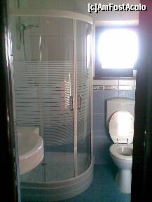 [P06] Cabina de dus incapatoare si curata, cu sapun lichid intr-un recipient din interiorul cabinei de dus » foto by mahtobleyla*
 - 
<span class="allrVoted glyphicon glyphicon-heart hidden" id="av162353"></span>
<a class="m-l-10 hidden" id="sv162353" onclick="voting_Foto_DelVot(,162353,692)" role="button">șterge vot <span class="glyphicon glyphicon-remove"></span></a>
<a id="v9162353" class=" c-red"  onclick="voting_Foto_SetVot(162353)" role="button"><span class="glyphicon glyphicon-heart-empty"></span> <b>LIKE</b> = Votează poza</a> <img class="hidden"  id="f162353W9" src="/imagini/loader.gif" border="0" /><span class="AjErrMes hidden" id="e162353ErM"></span>