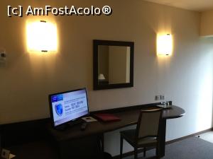 [P13] Hotel Europa - partea de birou, cu televizorul plat si o oglinda, oglinjoara » foto by mishu
 - 
<span class="allrVoted glyphicon glyphicon-heart hidden" id="av867278"></span>
<a class="m-l-10 hidden" id="sv867278" onclick="voting_Foto_DelVot(,867278,731)" role="button">șterge vot <span class="glyphicon glyphicon-remove"></span></a>
<a id="v9867278" class=" c-red"  onclick="voting_Foto_SetVot(867278)" role="button"><span class="glyphicon glyphicon-heart-empty"></span> <b>LIKE</b> = Votează poza</a> <img class="hidden"  id="f867278W9" src="/imagini/loader.gif" border="0" /><span class="AjErrMes hidden" id="e867278ErM"></span>