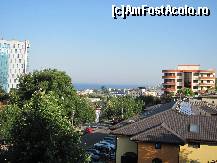 [P01] O felie de mare intre Hotel Europa (stinga) si corpul B al Hotelului Vera servita de pe balcon. » foto by Sebastianf
 - 
<span class="allrVoted glyphicon glyphicon-heart hidden" id="av232340"></span>
<a class="m-l-10 hidden" id="sv232340" onclick="voting_Foto_DelVot(,232340,735)" role="button">șterge vot <span class="glyphicon glyphicon-remove"></span></a>
<a id="v9232340" class=" c-red"  onclick="voting_Foto_SetVot(232340)" role="button"><span class="glyphicon glyphicon-heart-empty"></span> <b>LIKE</b> = Votează poza</a> <img class="hidden"  id="f232340W9" src="/imagini/loader.gif" border="0" /><span class="AjErrMes hidden" id="e232340ErM"></span>