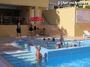 [P02] Program cu animatoare la piscina.  » foto by Sebastianf
 - 
<span class="allrVoted glyphicon glyphicon-heart hidden" id="av538693"></span>
<a class="m-l-10 hidden" id="sv538693" onclick="voting_Foto_DelVot(,538693,735)" role="button">șterge vot <span class="glyphicon glyphicon-remove"></span></a>
<a id="v9538693" class=" c-red"  onclick="voting_Foto_SetVot(538693)" role="button"><span class="glyphicon glyphicon-heart-empty"></span> <b>LIKE</b> = Votează poza</a> <img class="hidden"  id="f538693W9" src="/imagini/loader.gif" border="0" /><span class="AjErrMes hidden" id="e538693ErM"></span>