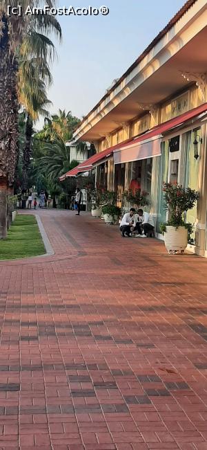 [P10] Imagine cu magazinele din resort » foto by moraru marian
 - 
<span class="allrVoted glyphicon glyphicon-heart hidden" id="av1310990"></span>
<a class="m-l-10 hidden" id="sv1310990" onclick="voting_Foto_DelVot(,1310990,74)" role="button">șterge vot <span class="glyphicon glyphicon-remove"></span></a>
<a id="v91310990" class=" c-red"  onclick="voting_Foto_SetVot(1310990)" role="button"><span class="glyphicon glyphicon-heart-empty"></span> <b>LIKE</b> = Votează poza</a> <img class="hidden"  id="f1310990W9" src="/imagini/loader.gif" border="0" /><span class="AjErrMes hidden" id="e1310990ErM"></span>