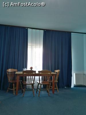 [P36] Masa imensa din living » foto by michaela_1961
 - 
<span class="allrVoted glyphicon glyphicon-heart hidden" id="av1179654"></span>
<a class="m-l-10 hidden" id="sv1179654" onclick="voting_Foto_DelVot(,1179654,757)" role="button">șterge vot <span class="glyphicon glyphicon-remove"></span></a>
<a id="v91179654" class=" c-red"  onclick="voting_Foto_SetVot(1179654)" role="button"><span class="glyphicon glyphicon-heart-empty"></span> <b>LIKE</b> = Votează poza</a> <img class="hidden"  id="f1179654W9" src="/imagini/loader.gif" border="0" /><span class="AjErrMes hidden" id="e1179654ErM"></span>