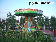 [P19] iunie 2010 - carussel Luna Park » foto by Miss Butterfly
 - 
<span class="allrVoted glyphicon glyphicon-heart hidden" id="av91750"></span>
<a class="m-l-10 hidden" id="sv91750" onclick="voting_Foto_DelVot(,91750,76)" role="button">șterge vot <span class="glyphicon glyphicon-remove"></span></a>
<a id="v991750" class=" c-red"  onclick="voting_Foto_SetVot(91750)" role="button"><span class="glyphicon glyphicon-heart-empty"></span> <b>LIKE</b> = Votează poza</a> <img class="hidden"  id="f91750W9" src="/imagini/loader.gif" border="0" /><span class="AjErrMes hidden" id="e91750ErM"></span>