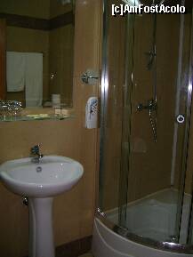[P10] Baia cu chiuveta si cabina de dus. » foto by ninaa
 - 
<span class="allrVoted glyphicon glyphicon-heart hidden" id="av128071"></span>
<a class="m-l-10 hidden" id="sv128071" onclick="voting_Foto_DelVot(,128071,767)" role="button">șterge vot <span class="glyphicon glyphicon-remove"></span></a>
<a id="v9128071" class=" c-red"  onclick="voting_Foto_SetVot(128071)" role="button"><span class="glyphicon glyphicon-heart-empty"></span> <b>LIKE</b> = Votează poza</a> <img class="hidden"  id="f128071W9" src="/imagini/loader.gif" border="0" /><span class="AjErrMes hidden" id="e128071ErM"></span>