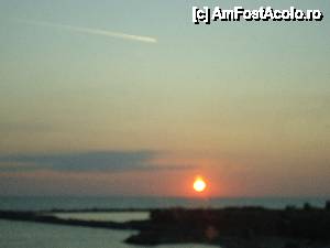 [P15] rasarit de soare vazut de pe un balcon al hotelului Malibu » foto by kmy
 - 
<span class="allrVoted glyphicon glyphicon-heart hidden" id="av407826"></span>
<a class="m-l-10 hidden" id="sv407826" onclick="voting_Foto_DelVot(,407826,767)" role="button">șterge vot <span class="glyphicon glyphicon-remove"></span></a>
<a id="v9407826" class=" c-red"  onclick="voting_Foto_SetVot(407826)" role="button"><span class="glyphicon glyphicon-heart-empty"></span> <b>LIKE</b> = Votează poza</a> <img class="hidden"  id="f407826W9" src="/imagini/loader.gif" border="0" /><span class="AjErrMes hidden" id="e407826ErM"></span>