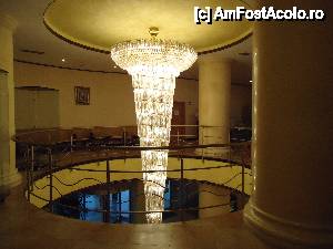 [P06] hotel Malibu - Mamaia - aici se poate vedea imensul candelabru » foto by kmy
 - 
<span class="allrVoted glyphicon glyphicon-heart hidden" id="av407817"></span>
<a class="m-l-10 hidden" id="sv407817" onclick="voting_Foto_DelVot(,407817,767)" role="button">șterge vot <span class="glyphicon glyphicon-remove"></span></a>
<a id="v9407817" class=" c-red"  onclick="voting_Foto_SetVot(407817)" role="button"><span class="glyphicon glyphicon-heart-empty"></span> <b>LIKE</b> = Votează poza</a> <img class="hidden"  id="f407817W9" src="/imagini/loader.gif" border="0" /><span class="AjErrMes hidden" id="e407817ErM"></span>