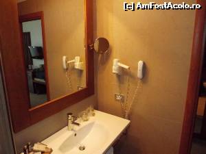 [P13] Iaki Hotel - baia; cu telefon și foehn în dotare » foto by Dragoș_MD
 - 
<span class="allrVoted glyphicon glyphicon-heart hidden" id="av583554"></span>
<a class="m-l-10 hidden" id="sv583554" onclick="voting_Foto_DelVot(,583554,768)" role="button">șterge vot <span class="glyphicon glyphicon-remove"></span></a>
<a id="v9583554" class=" c-red"  onclick="voting_Foto_SetVot(583554)" role="button"><span class="glyphicon glyphicon-heart-empty"></span> <b>LIKE</b> = Votează poza</a> <img class="hidden"  id="f583554W9" src="/imagini/loader.gif" border="0" /><span class="AjErrMes hidden" id="e583554ErM"></span>