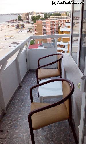 [P08] Balconul ok... În colţul din spate cădeau (şi trebuie să precizez, că am fost admonestată de soţul meu: 'Ce nota ai avut la zoologie?!? ' :)) nu vrăbiuţe, ci pui de rândunică... Şi sper că înţelegeţi ce am vrut să spun legat de siguranţă...  » foto by arru
 - 
<span class="allrVoted glyphicon glyphicon-heart hidden" id="av528551"></span>
<a class="m-l-10 hidden" id="sv528551" onclick="voting_Foto_DelVot(,528551,769)" role="button">șterge vot <span class="glyphicon glyphicon-remove"></span></a>
<a id="v9528551" class=" c-red"  onclick="voting_Foto_SetVot(528551)" role="button"><span class="glyphicon glyphicon-heart-empty"></span> <b>LIKE</b> = Votează poza</a> <img class="hidden"  id="f528551W9" src="/imagini/loader.gif" border="0" /><span class="AjErrMes hidden" id="e528551ErM"></span>