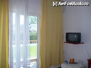 [P31] Televizorul mic, dar la fel era si camera, asa ca n-au fost probleme.  » foto by DanaRO
 - 
<span class="allrVoted glyphicon glyphicon-heart hidden" id="av431942"></span>
<a class="m-l-10 hidden" id="sv431942" onclick="voting_Foto_DelVot(,431942,781)" role="button">șterge vot <span class="glyphicon glyphicon-remove"></span></a>
<a id="v9431942" class=" c-red"  onclick="voting_Foto_SetVot(431942)" role="button"><span class="glyphicon glyphicon-heart-empty"></span> <b>LIKE</b> = Votează poza</a> <img class="hidden"  id="f431942W9" src="/imagini/loader.gif" border="0" /><span class="AjErrMes hidden" id="e431942ErM"></span>