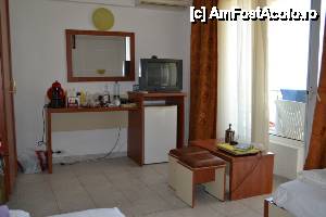 [P09] Hotel Orfeu - Cealaltă jumătate a camerei.  » foto by DoreD
 - 
<span class="allrVoted glyphicon glyphicon-heart hidden" id="av446943"></span>
<a class="m-l-10 hidden" id="sv446943" onclick="voting_Foto_DelVot(,446943,785)" role="button">șterge vot <span class="glyphicon glyphicon-remove"></span></a>
<a id="v9446943" class=" c-red"  onclick="voting_Foto_SetVot(446943)" role="button"><span class="glyphicon glyphicon-heart-empty"></span> <b>LIKE</b> = Votează poza</a> <img class="hidden"  id="f446943W9" src="/imagini/loader.gif" border="0" /><span class="AjErrMes hidden" id="e446943ErM"></span>