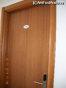 [P04] usa de la camere, in locul acela negru de deasupra clantei se introduce cartela pentru deschidere » foto by calinancuta
 - 
<span class="allrVoted glyphicon glyphicon-heart hidden" id="av71251"></span>
<a class="m-l-10 hidden" id="sv71251" onclick="voting_Foto_DelVot(,71251,790)" role="button">șterge vot <span class="glyphicon glyphicon-remove"></span></a>
<a id="v971251" class=" c-red"  onclick="voting_Foto_SetVot(71251)" role="button"><span class="glyphicon glyphicon-heart-empty"></span> <b>LIKE</b> = Votează poza</a> <img class="hidden"  id="f71251W9" src="/imagini/loader.gif" border="0" /><span class="AjErrMes hidden" id="e71251ErM"></span>