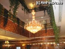 [P07] Frumosul candelabru de la receptie. In timpul furtunii, usile de la receptie au zburat iar acest candelabru a fost reinstalat precum vedeti. » foto by balasa violeta
 - 
<span class="allrVoted glyphicon glyphicon-heart hidden" id="av74598"></span>
<a class="m-l-10 hidden" id="sv74598" onclick="voting_Foto_DelVot(,74598,8)" role="button">șterge vot <span class="glyphicon glyphicon-remove"></span></a>
<a id="v974598" class=" c-red"  onclick="voting_Foto_SetVot(74598)" role="button"><span class="glyphicon glyphicon-heart-empty"></span> <b>LIKE</b> = Votează poza</a> <img class="hidden"  id="f74598W9" src="/imagini/loader.gif" border="0" /><span class="AjErrMes hidden" id="e74598ErM"></span>