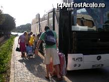 [P21] Autocarul s-a stricat si mutam bagajele in alt autocar. » foto by presario
 - 
<span class="allrVoted glyphicon glyphicon-heart hidden" id="av76302"></span>
<a class="m-l-10 hidden" id="sv76302" onclick="voting_Foto_DelVot(,76302,80)" role="button">șterge vot <span class="glyphicon glyphicon-remove"></span></a>
<a id="v976302" class=" c-red"  onclick="voting_Foto_SetVot(76302)" role="button"><span class="glyphicon glyphicon-heart-empty"></span> <b>LIKE</b> = Votează poza</a> <img class="hidden"  id="f76302W9" src="/imagini/loader.gif" border="0" /><span class="AjErrMes hidden" id="e76302ErM"></span>