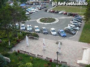 [P22] O (mică) parte din parcare şi zona din faţa intrării în hotel » foto by Claudiu U.
 - 
<span class="allrVoted glyphicon glyphicon-heart hidden" id="av481700"></span>
<a class="m-l-10 hidden" id="sv481700" onclick="voting_Foto_DelVot(,481700,803)" role="button">șterge vot <span class="glyphicon glyphicon-remove"></span></a>
<a id="v9481700" class=" c-red"  onclick="voting_Foto_SetVot(481700)" role="button"><span class="glyphicon glyphicon-heart-empty"></span> <b>LIKE</b> = Votează poza</a> <img class="hidden"  id="f481700W9" src="/imagini/loader.gif" border="0" /><span class="AjErrMes hidden" id="e481700ErM"></span>