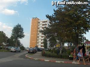[P09] Hotelul Cometa-intrarea in parcare » foto by krisztike
 - 
<span class="allrVoted glyphicon glyphicon-heart hidden" id="av353066"></span>
<a class="m-l-10 hidden" id="sv353066" onclick="voting_Foto_DelVot(,353066,803)" role="button">șterge vot <span class="glyphicon glyphicon-remove"></span></a>
<a id="v9353066" class=" c-red"  onclick="voting_Foto_SetVot(353066)" role="button"><span class="glyphicon glyphicon-heart-empty"></span> <b>LIKE</b> = Votează poza</a> <img class="hidden"  id="f353066W9" src="/imagini/loader.gif" border="0" /><span class="AjErrMes hidden" id="e353066ErM"></span>