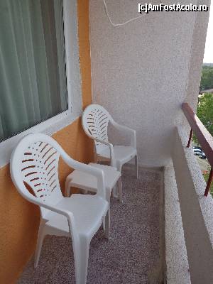 [P04] Balcon spatios, cu cablu de atarnat prosoapele.  » foto by Pod
 - 
<span class="allrVoted glyphicon glyphicon-heart hidden" id="av659309"></span>
<a class="m-l-10 hidden" id="sv659309" onclick="voting_Foto_DelVot(,659309,803)" role="button">șterge vot <span class="glyphicon glyphicon-remove"></span></a>
<a id="v9659309" class=" c-red"  onclick="voting_Foto_SetVot(659309)" role="button"><span class="glyphicon glyphicon-heart-empty"></span> <b>LIKE</b> = Votează poza</a> <img class="hidden"  id="f659309W9" src="/imagini/loader.gif" border="0" /><span class="AjErrMes hidden" id="e659309ErM"></span>