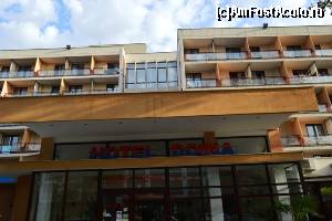 [P01] Hotel Doina - intrarea principală » foto by makuy*
 - 
<span class="allrVoted glyphicon glyphicon-heart hidden" id="av668548"></span>
<a class="m-l-10 hidden" id="sv668548" onclick="voting_Foto_DelVot(,668548,811)" role="button">șterge vot <span class="glyphicon glyphicon-remove"></span></a>
<a id="v9668548" class=" c-red"  onclick="voting_Foto_SetVot(668548)" role="button"><span class="glyphicon glyphicon-heart-empty"></span> <b>LIKE</b> = Votează poza</a> <img class="hidden"  id="f668548W9" src="/imagini/loader.gif" border="0" /><span class="AjErrMes hidden" id="e668548ErM"></span>