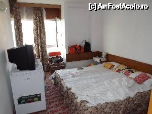 [P03] Camera noastră, 1202, după despachetare. Frigider nou, curăţenie. De menţionat, camera este cam călduroasă, datorită înălţimii, şi stilul bloc-turn.  » foto by biszakabel
 - 
<span class="allrVoted glyphicon glyphicon-heart hidden" id="av454090"></span>
<a class="m-l-10 hidden" id="sv454090" onclick="voting_Foto_DelVot(,454090,817)" role="button">șterge vot <span class="glyphicon glyphicon-remove"></span></a>
<a id="v9454090" class=" c-red"  onclick="voting_Foto_SetVot(454090)" role="button"><span class="glyphicon glyphicon-heart-empty"></span> <b>LIKE</b> = Votează poza</a> <img class="hidden"  id="f454090W9" src="/imagini/loader.gif" border="0" /><span class="AjErrMes hidden" id="e454090ErM"></span>