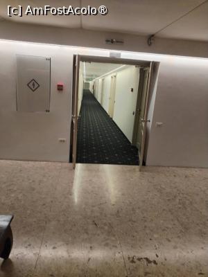 [P11] Din holul lifturilor spre camere in corpul lung » foto by Teodor17
 - 
<span class="allrVoted glyphicon glyphicon-heart hidden" id="av1531781"></span>
<a class="m-l-10 hidden" id="sv1531781" onclick="voting_Foto_DelVot(,1531781,820)" role="button">șterge vot <span class="glyphicon glyphicon-remove"></span></a>
<a id="v91531781" class=" c-red"  onclick="voting_Foto_SetVot(1531781)" role="button"><span class="glyphicon glyphicon-heart-empty"></span> <b>LIKE</b> = Votează poza</a> <img class="hidden"  id="f1531781W9" src="/imagini/loader.gif" border="0" /><span class="AjErrMes hidden" id="e1531781ErM"></span>