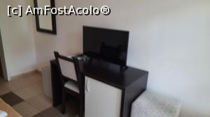 [P06] Minifrigider incorporat+un TV decent. » foto by Daryl
 - 
<span class="allrVoted glyphicon glyphicon-heart hidden" id="av1311848"></span>
<a class="m-l-10 hidden" id="sv1311848" onclick="voting_Foto_DelVot(,1311848,822)" role="button">șterge vot <span class="glyphicon glyphicon-remove"></span></a>
<a id="v91311848" class=" c-red"  onclick="voting_Foto_SetVot(1311848)" role="button"><span class="glyphicon glyphicon-heart-empty"></span> <b>LIKE</b> = Votează poza</a> <img class="hidden"  id="f1311848W9" src="/imagini/loader.gif" border="0" /><span class="AjErrMes hidden" id="e1311848ErM"></span>