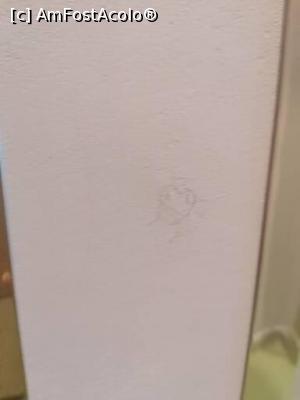 [P08] pereții și picturile lăsate &icirc;n urma de alți oaspeți ai hotelului » foto by ux125359
 - 
<span class="allrVoted glyphicon glyphicon-heart hidden" id="av1303526"></span>
<a class="m-l-10 hidden" id="sv1303526" onclick="voting_Foto_DelVot(,1303526,827)" role="button">șterge vot <span class="glyphicon glyphicon-remove"></span></a>
<a id="v91303526" class=" c-red"  onclick="voting_Foto_SetVot(1303526)" role="button"><span class="glyphicon glyphicon-heart-empty"></span> <b>LIKE</b> = Votează poza</a> <img class="hidden"  id="f1303526W9" src="/imagini/loader.gif" border="0" /><span class="AjErrMes hidden" id="e1303526ErM"></span>