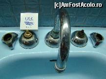 [P01] Baterie lavoar, model diferit de cel prezentat in fotografiile oficiale de prezentare a hotelului Miorita 3*
Intr-un comentariu de acum 2 ani era o situatie similara...Cum sa se intample din nou dupa asa amar de vreme...Si tocmai mie... » foto by Basy
 - 
<span class="allrVoted glyphicon glyphicon-heart hidden" id="av107220"></span>
<a class="m-l-10 hidden" id="sv107220" onclick="voting_Foto_DelVot(,107220,828)" role="button">șterge vot <span class="glyphicon glyphicon-remove"></span></a>
<a id="v9107220" class=" c-red"  onclick="voting_Foto_SetVot(107220)" role="button"><span class="glyphicon glyphicon-heart-empty"></span> <b>LIKE</b> = Votează poza</a> <img class="hidden"  id="f107220W9" src="/imagini/loader.gif" border="0" /><span class="AjErrMes hidden" id="e107220ErM"></span>