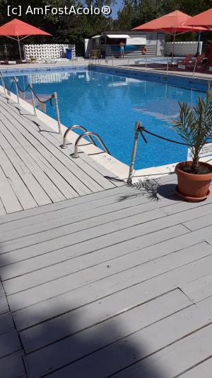[P05] Piscina și barul » foto by Flaviu
 - 
<span class="allrVoted glyphicon glyphicon-heart hidden" id="av1311836"></span>
<a class="m-l-10 hidden" id="sv1311836" onclick="voting_Foto_DelVot(,1311836,828)" role="button">șterge vot <span class="glyphicon glyphicon-remove"></span></a>
<a id="v91311836" class=" c-red"  onclick="voting_Foto_SetVot(1311836)" role="button"><span class="glyphicon glyphicon-heart-empty"></span> <b>LIKE</b> = Votează poza</a> <img class="hidden"  id="f1311836W9" src="/imagini/loader.gif" border="0" /><span class="AjErrMes hidden" id="e1311836ErM"></span>