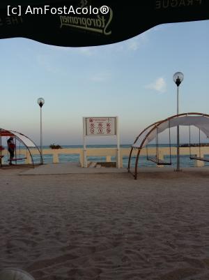 [P19] Hotel Afrodita - vedere de pe plajă. După parapet era marea, plină de bolovani - impracticabilă, așa cum se vede și pe panoul de avertizare » foto by Dragoș_MD
 - 
<span class="allrVoted glyphicon glyphicon-heart hidden" id="av1011242"></span>
<a class="m-l-10 hidden" id="sv1011242" onclick="voting_Foto_DelVot(,1011242,839)" role="button">șterge vot <span class="glyphicon glyphicon-remove"></span></a>
<a id="v91011242" class=" c-red"  onclick="voting_Foto_SetVot(1011242)" role="button"><span class="glyphicon glyphicon-heart-empty"></span> <b>LIKE</b> = Votează poza</a> <img class="hidden"  id="f1011242W9" src="/imagini/loader.gif" border="0" /><span class="AjErrMes hidden" id="e1011242ErM"></span>