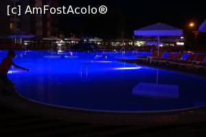 [P03] Piscina noaptea » foto by ado_lex
 - 
<span class="allrVoted glyphicon glyphicon-heart hidden" id="av812099"></span>
<a class="m-l-10 hidden" id="sv812099" onclick="voting_Foto_DelVot(,812099,846)" role="button">șterge vot <span class="glyphicon glyphicon-remove"></span></a>
<a id="v9812099" class=" c-red"  onclick="voting_Foto_SetVot(812099)" role="button"><span class="glyphicon glyphicon-heart-empty"></span> <b>LIKE</b> = Votează poza</a> <img class="hidden"  id="f812099W9" src="/imagini/loader.gif" border="0" /><span class="AjErrMes hidden" id="e812099ErM"></span>