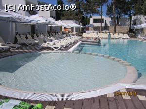 [P06] Piscina de la vile, dispre zona de copii.  » foto by Storia
 - 
<span class="allrVoted glyphicon glyphicon-heart hidden" id="av765722"></span>
<a class="m-l-10 hidden" id="sv765722" onclick="voting_Foto_DelVot(,765722,846)" role="button">șterge vot <span class="glyphicon glyphicon-remove"></span></a>
<a id="v9765722" class=" c-red"  onclick="voting_Foto_SetVot(765722)" role="button"><span class="glyphicon glyphicon-heart-empty"></span> <b>LIKE</b> = Votează poza</a> <img class="hidden"  id="f765722W9" src="/imagini/loader.gif" border="0" /><span class="AjErrMes hidden" id="e765722ErM"></span>