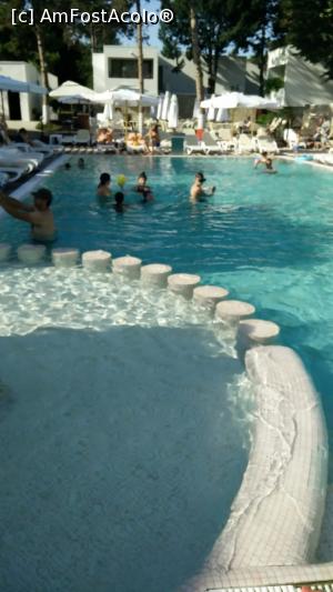 [P05] Piscina vilelor. Zona din stanga este pentru copii, mai putin adanca.  » foto by Mia2004_s
 - 
<span class="allrVoted glyphicon glyphicon-heart hidden" id="av1096602"></span>
<a class="m-l-10 hidden" id="sv1096602" onclick="voting_Foto_DelVot(,1096602,846)" role="button">șterge vot <span class="glyphicon glyphicon-remove"></span></a>
<a id="v91096602" class=" c-red"  onclick="voting_Foto_SetVot(1096602)" role="button"><span class="glyphicon glyphicon-heart-empty"></span> <b>LIKE</b> = Votează poza</a> <img class="hidden"  id="f1096602W9" src="/imagini/loader.gif" border="0" /><span class="AjErrMes hidden" id="e1096602ErM"></span>