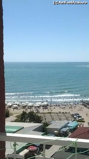 [P08] Plaja din dreptul hotelului Vulturul. Se vede bine cat e de aproape. Iesi din hotel, travesezi drumul, mergi cam 50m pe aleea care se vede si esti cu picioarele in nisip.  » foto by Ramona U*
 - 
<span class="allrVoted glyphicon glyphicon-heart hidden" id="av665707"></span>
<a class="m-l-10 hidden" id="sv665707" onclick="voting_Foto_DelVot(,665707,848)" role="button">șterge vot <span class="glyphicon glyphicon-remove"></span></a>
<a id="v9665707" class=" c-red"  onclick="voting_Foto_SetVot(665707)" role="button"><span class="glyphicon glyphicon-heart-empty"></span> <b>LIKE</b> = Votează poza</a> <img class="hidden"  id="f665707W9" src="/imagini/loader.gif" border="0" /><span class="AjErrMes hidden" id="e665707ErM"></span>