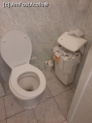 [P01] Asa arata toaleta de la hotel balada!!in fiecare zii nimeni nu face curat..se lucreaza cu prieteni vecini cunostinte..de neimaginat » foto by ux129881
 - 
<span class="allrVoted glyphicon glyphicon-heart hidden" id="av1376377"></span>
<a class="m-l-10 hidden" id="sv1376377" onclick="voting_Foto_DelVot(,1376377,851)" role="button">șterge vot <span class="glyphicon glyphicon-remove"></span></a>
<a id="v91376377" class=" c-red"  onclick="voting_Foto_SetVot(1376377)" role="button"><span class="glyphicon glyphicon-heart-empty"></span> <b>LIKE</b> = Votează poza</a> <img class="hidden"  id="f1376377W9" src="/imagini/loader.gif" border="0" /><span class="AjErrMes hidden" id="e1376377ErM"></span>