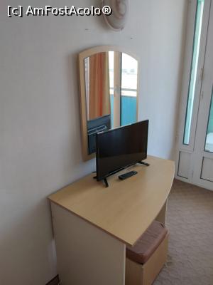 [P02] o comoda in dormitor, pe langa pat si 2 noptiere reprezentau tot mobilierul » foto by papalito
 - 
<span class="allrVoted glyphicon glyphicon-heart hidden" id="av1239438"></span>
<a class="m-l-10 hidden" id="sv1239438" onclick="voting_Foto_DelVot(,1239438,851)" role="button">șterge vot <span class="glyphicon glyphicon-remove"></span></a>
<a id="v91239438" class=" c-red"  onclick="voting_Foto_SetVot(1239438)" role="button"><span class="glyphicon glyphicon-heart-empty"></span> <b>LIKE</b> = Votează poza</a> <img class="hidden"  id="f1239438W9" src="/imagini/loader.gif" border="0" /><span class="AjErrMes hidden" id="e1239438ErM"></span>
