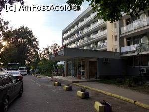 [P01] Intrare Hotel Narcis » foto by Sebastian TM
 - 
<span class="allrVoted glyphicon glyphicon-heart hidden" id="av998561"></span>
<a class="m-l-10 hidden" id="sv998561" onclick="voting_Foto_DelVot(,998561,861)" role="button">șterge vot <span class="glyphicon glyphicon-remove"></span></a>
<a id="v9998561" class=" c-red"  onclick="voting_Foto_SetVot(998561)" role="button"><span class="glyphicon glyphicon-heart-empty"></span> <b>LIKE</b> = Votează poza</a> <img class="hidden"  id="f998561W9" src="/imagini/loader.gif" border="0" /><span class="AjErrMes hidden" id="e998561ErM"></span>