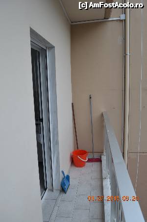 [P28] Mopul cu galeata, matura si farasul necesare pentru autogospodarire.  » foto by fregata
 - 
<span class="allrVoted glyphicon glyphicon-heart hidden" id="av632836"></span>
<a class="m-l-10 hidden" id="sv632836" onclick="voting_Foto_DelVot(,632836,869)" role="button">șterge vot <span class="glyphicon glyphicon-remove"></span></a>
<a id="v9632836" class=" c-red"  onclick="voting_Foto_SetVot(632836)" role="button"><span class="glyphicon glyphicon-heart-empty"></span> <b>LIKE</b> = Votează poza</a> <img class="hidden"  id="f632836W9" src="/imagini/loader.gif" border="0" /><span class="AjErrMes hidden" id="e632836ErM"></span>