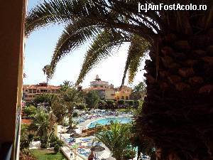 [P24] Playa de las Americas - Hotelul La Siesta. Si o bucatica de piscine vazuta din balcon.  » foto by vega06
 - 
<span class="allrVoted glyphicon glyphicon-heart hidden" id="av573081"></span>
<a class="m-l-10 hidden" id="sv573081" onclick="voting_Foto_DelVot(,573081,871)" role="button">șterge vot <span class="glyphicon glyphicon-remove"></span></a>
<a id="v9573081" class=" c-red"  onclick="voting_Foto_SetVot(573081)" role="button"><span class="glyphicon glyphicon-heart-empty"></span> <b>LIKE</b> = Votează poza</a> <img class="hidden"  id="f573081W9" src="/imagini/loader.gif" border="0" /><span class="AjErrMes hidden" id="e573081ErM"></span>