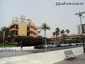 [P35] Playa de las Americas - Hotelul La Siesta. Ne indreptam spre casa.  » foto by vega06
 - 
<span class="allrVoted glyphicon glyphicon-heart hidden" id="av573092"></span>
<a class="m-l-10 hidden" id="sv573092" onclick="voting_Foto_DelVot(,573092,871)" role="button">șterge vot <span class="glyphicon glyphicon-remove"></span></a>
<a id="v9573092" class=" c-red"  onclick="voting_Foto_SetVot(573092)" role="button"><span class="glyphicon glyphicon-heart-empty"></span> <b>LIKE</b> = Votează poza</a> <img class="hidden"  id="f573092W9" src="/imagini/loader.gif" border="0" /><span class="AjErrMes hidden" id="e573092ErM"></span>