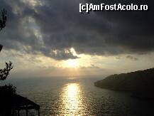 [P10] 'Mai am un singur dor/
In linistea serii/
Sa ma lasati sa mor/
La marginea marii... '
In doar un ceas se va stinge in mare ca sa renasca maine iar si iar sa moara... » foto by Analitik*
 - 
<span class="allrVoted glyphicon glyphicon-heart hidden" id="av116136"></span>
<a class="m-l-10 hidden" id="sv116136" onclick="voting_Foto_DelVot(,116136,872)" role="button">șterge vot <span class="glyphicon glyphicon-remove"></span></a>
<a id="v9116136" class=" c-red"  onclick="voting_Foto_SetVot(116136)" role="button"><span class="glyphicon glyphicon-heart-empty"></span> <b>LIKE</b> = Votează poza</a> <img class="hidden"  id="f116136W9" src="/imagini/loader.gif" border="0" /><span class="AjErrMes hidden" id="e116136ErM"></span>